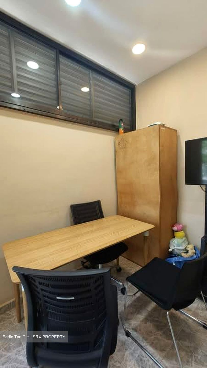 Boon Lay Shopping Centre (D22), Retail #594988381